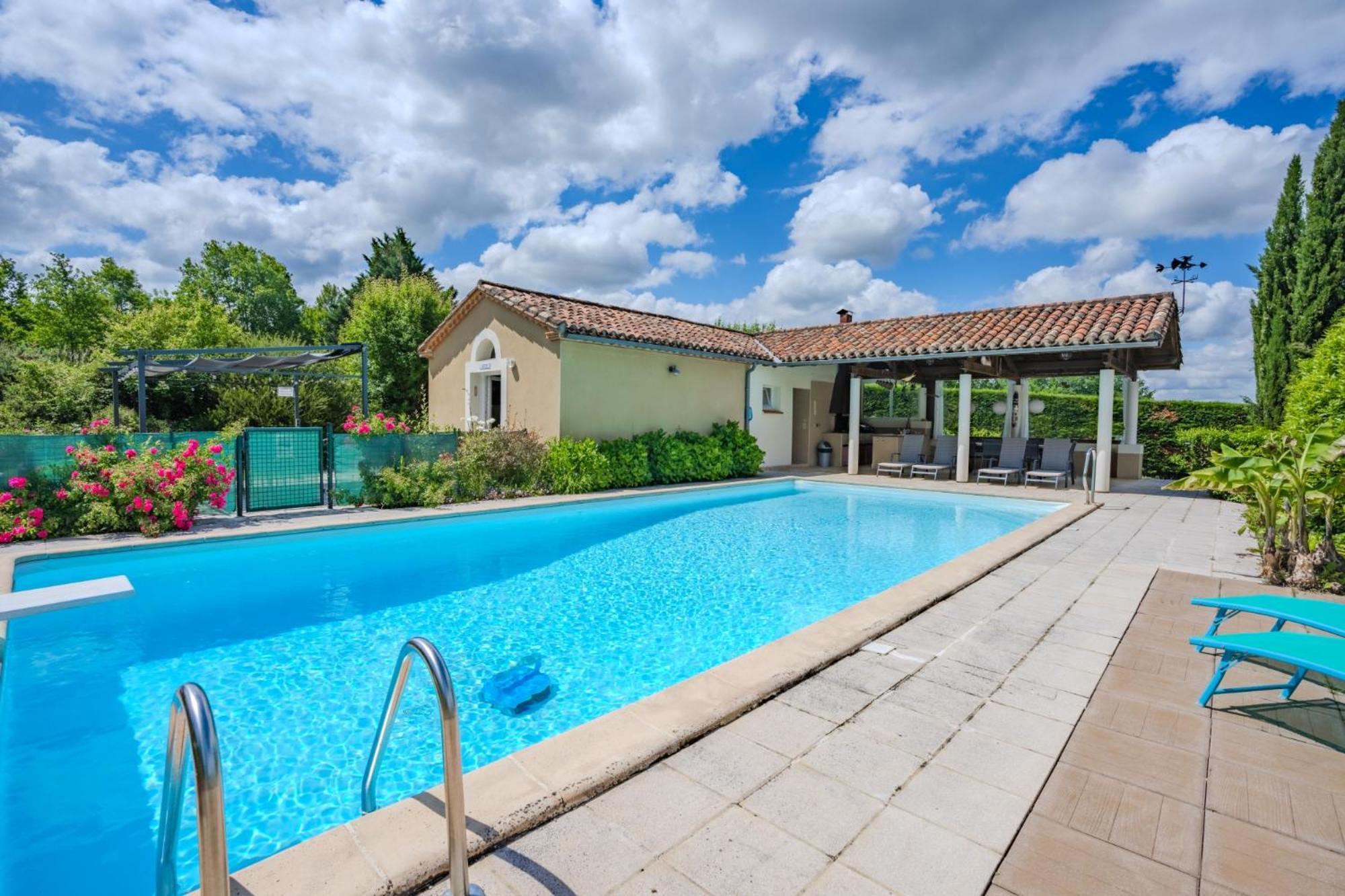 Gites La Bakenia Villeneuve-sur-Lot Exterior foto